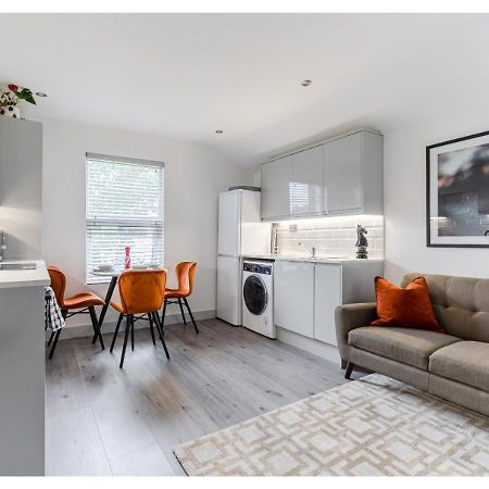 Cozy And Stylish 2 Bedroom Flat In Greater Londyn Zewnętrze zdjęcie